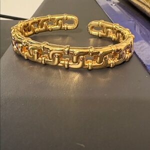 Joan Rivers beautiful gold tone Bracelet chain link design